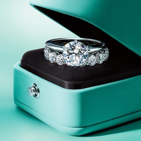 2Ct Round Cut Lab Diamond Silver Solitaire Ring - Picture 1 of 17